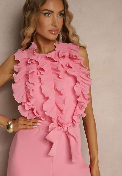 Różowy Kombinezon Koktajlowy z Żabotem Materiałowym Paskiem i Szerokimi Nogawkami Venelsea