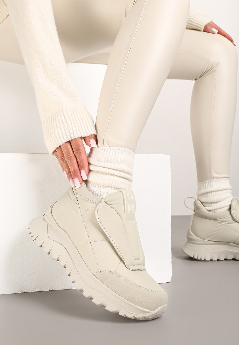 Jasnobeżowe Pikowane Sneakersy na Platformie Ozdobione Napisem Resilie