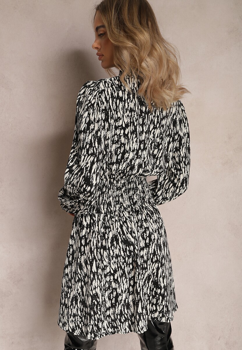 Czarna Taliowana Sukienka Mini ze Stójką Allegere