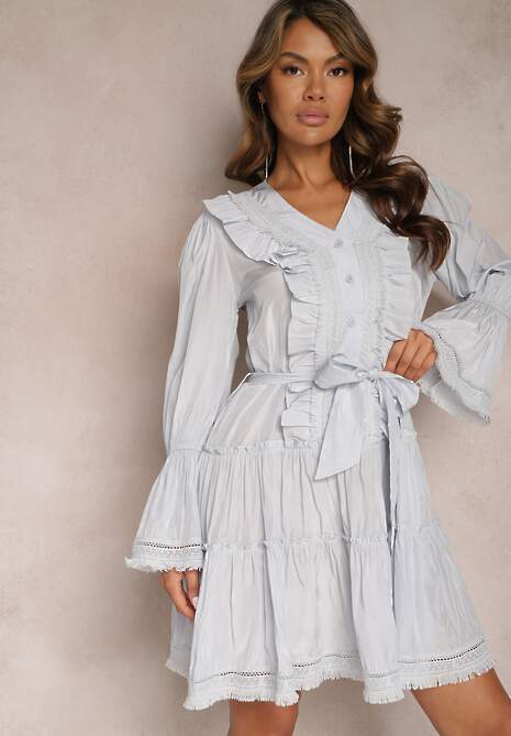 Niebieska Mini Sukienka o Rozkloszowanym Kroju z Falbankami i Materiałowym Paskiem w Talii Fiorfa