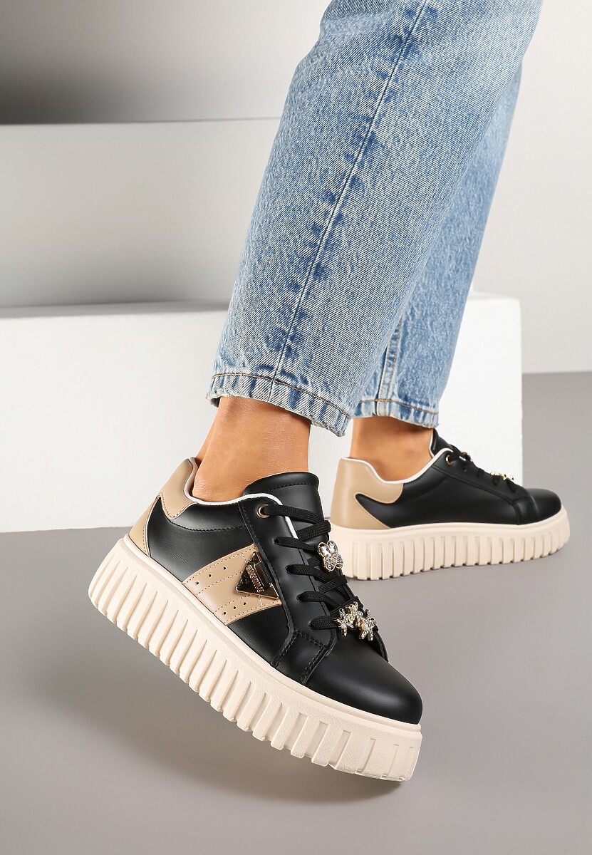 Czarne Sneakersy na Tłoczonej Platformie z Metalicznymi Ozdobami Eleanilia