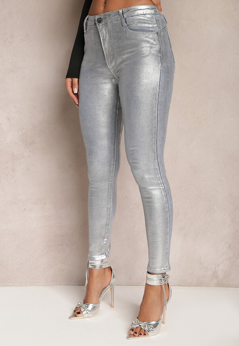 Srebrne Jeansy Push Up z Metalicznym Połyskiem Lireni