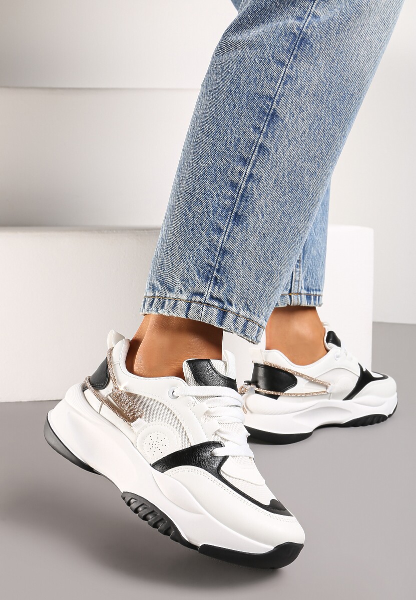 Biało-Czarne Sneakersy Ozdobione Sznureczkiem z Cyrkoniami Blekkia