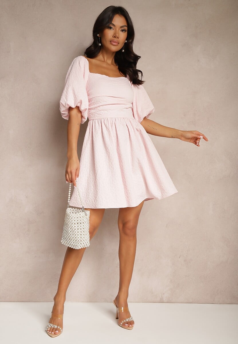 Różowa Rozkloszowana Sukienka z Elastyczną Górą i Bufkami na Ramionach Velzemia