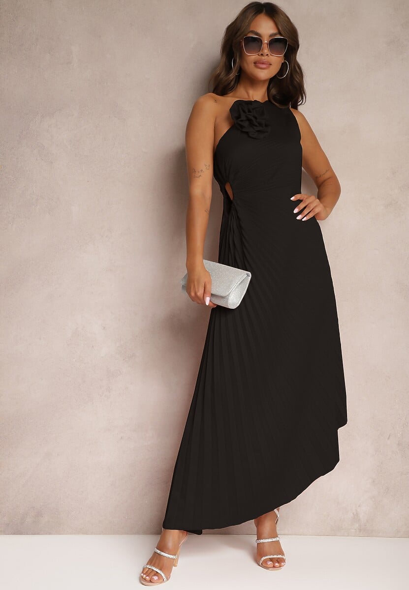 Czarna Asymetryczna Sukienka z Plisowanym Dołem i Aplikacją w Kształcie Kwiatu Fevima