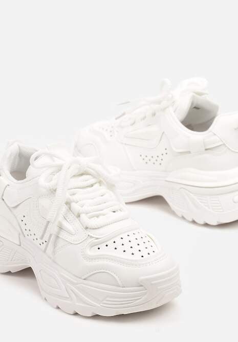 Białe Sneakersy w Streetwearowym Stylu na Tłoczonej Podeszwie Nelasea