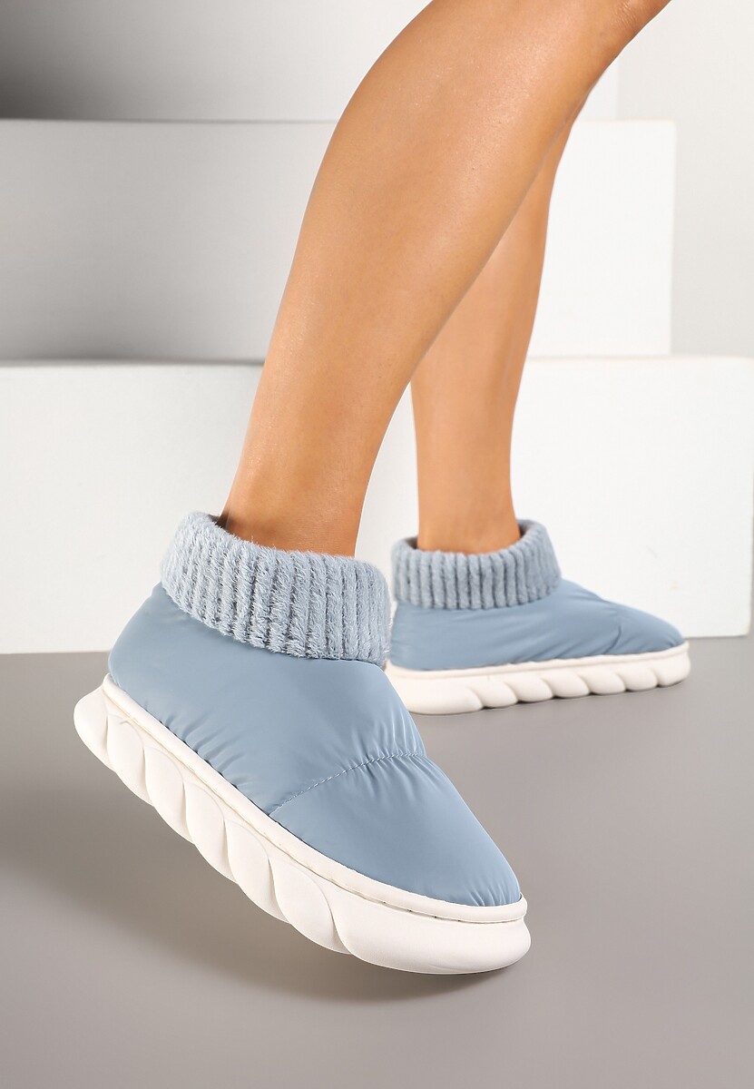 Jasnoniebieskie Kapcie Vices na Piankowej Podeszwie z Pikowaną Cholewką Velavina