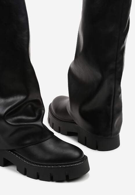 Czarne Kozaki z Wywiniętą Cholewką na Podeszwie ze Żłobieniami Eseana