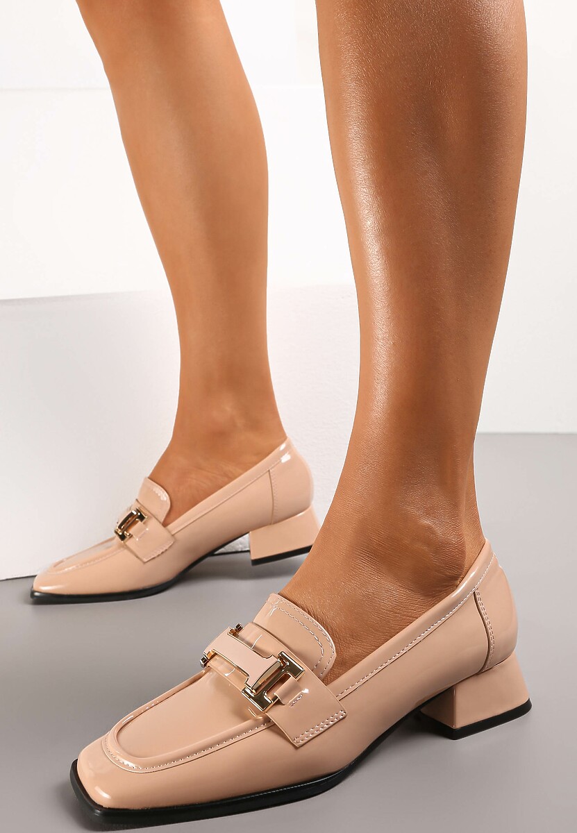Beżowe Lakierowane Mokasyny z Klamrą i Kwadratowym Noskiem Soss