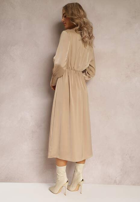 Beżowa Satynowa Sukienka Kopertowa z Gumką i Łańcuszkiem w Talii Shaffa