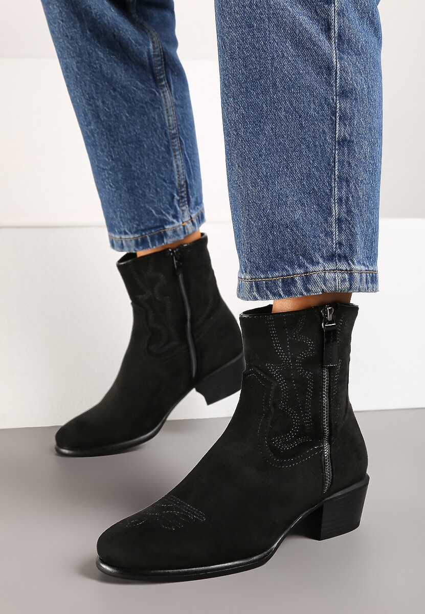 Czarne Botki Kowbojki z Delikatnym Haftem na Słupku Malwida