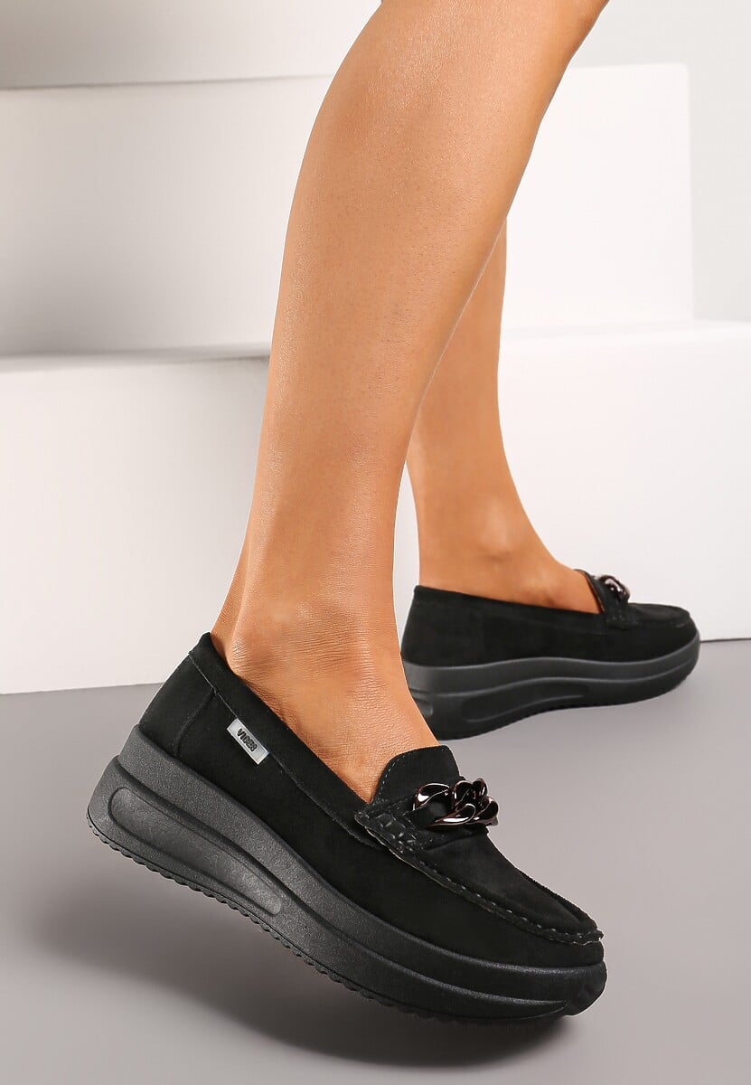 Czarne Mokasyny z Łańcuszkiem na Wysokiej Platformie Iracana