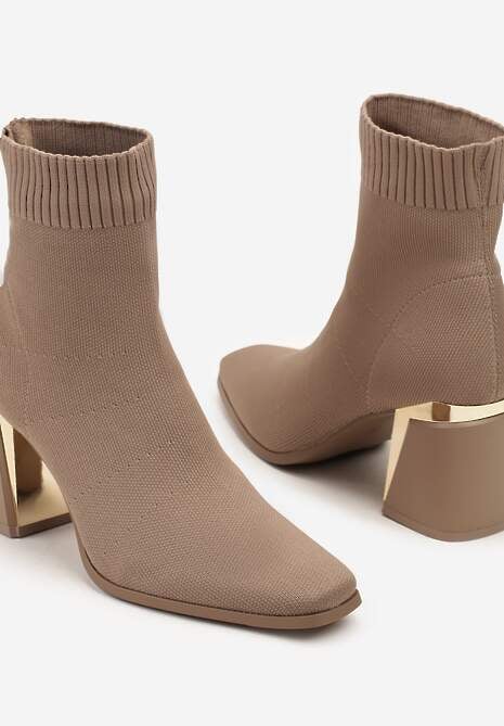 Ciemnobeżowe Botki na Słupku z Elastyczną Cholewką i Metaliczną Aplikacją Zarimere