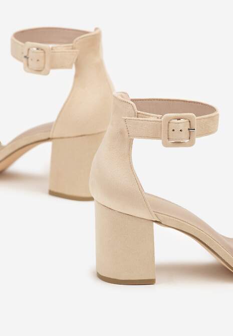 Ciemnobeżowe Sandały Vices z Kwadratowym Noskiem na Obcasie Zapinane przy Kostce Rhiania