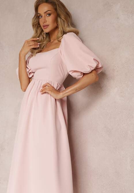 Różowa Midi Sukienka o Rozkloszowanym Fasonie z Kwadratowym Dekoltem i Bufiastymi Rękawami Briakke