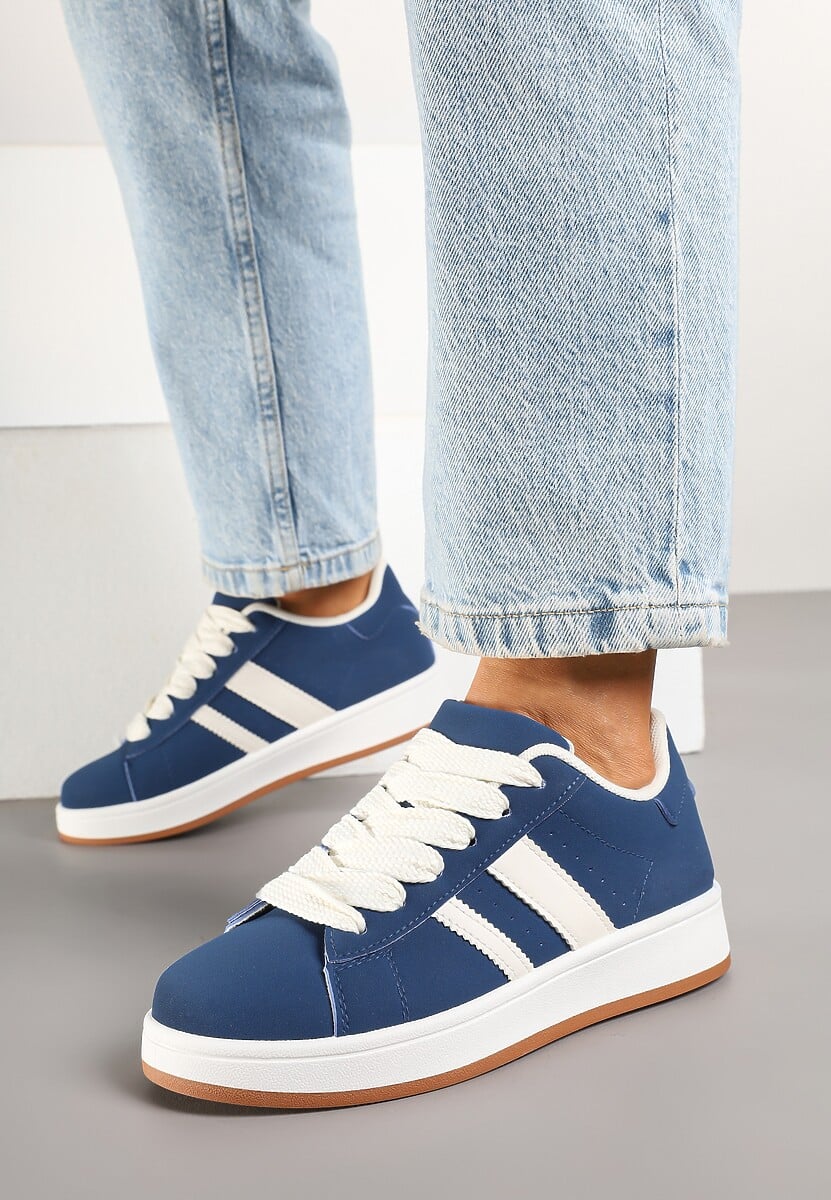 Granatowe Sneakersy na Niskiej Platformie z Naszywkami Flordexia