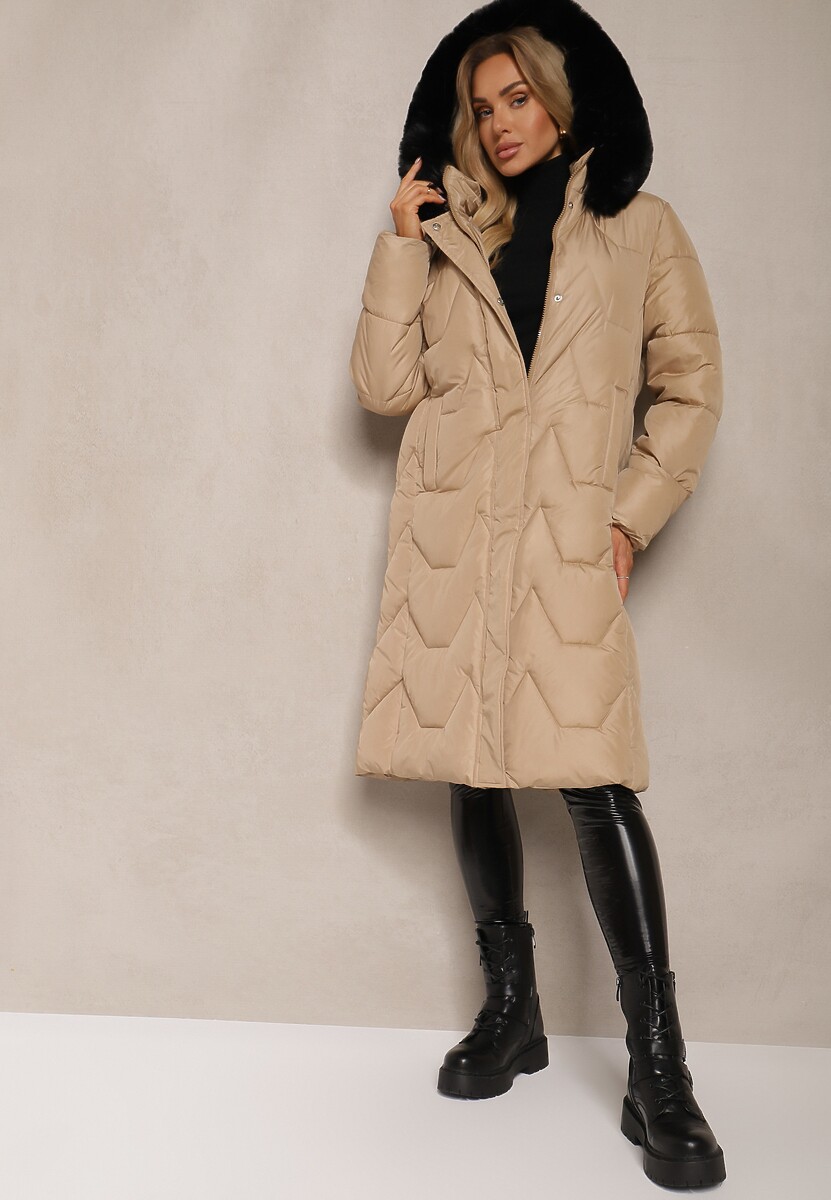 Beżowa Długa Kurtka z Pikowanymi Przeszyciami Kieszeniami i Kapturem z Odpinanym Futrem Lilunea