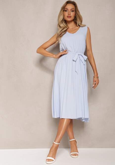 Jasnoniebieska Plisowana Sukienka Midi z Plisami na Dole i Paskiem w Talii Wrensilva