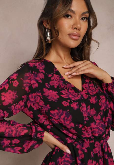 Różowa Mini Rozkloszowana Sukienka z Kopertowym Dekoltem w Kwiaty Retrina