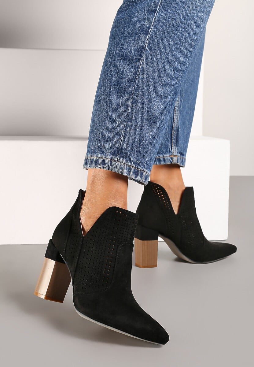 Czarne Botki na Słupku z Ażurowym Zdobieniem Clemmes