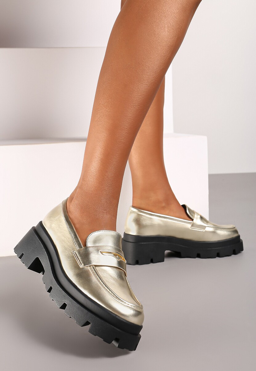 Beżowe Mokasyny na Platformie Wykończone Ozdobnym Paskiem Navlda