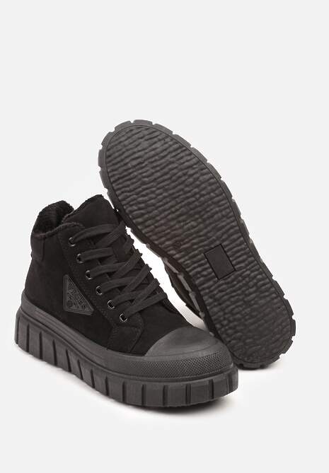 Czarne Botki Vices Typu Trapery na Platformie z Tłoczeniem i Aplikacją Gioselda