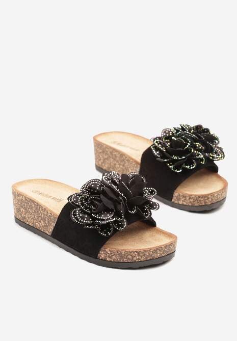 Czarne Klapki na Niskim Koturnie Zdobione Aplikacją z Kwiatem z Cyrkoniami Galuneta