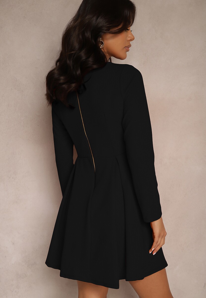 Czarna Rozkloszowana Sukienka o Klasycznym Kroju Temiriela
