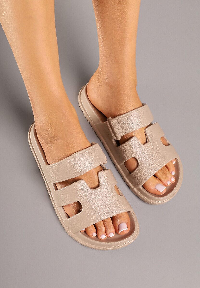 Ciemnobeżowe Klapki z Pianki Zdobione Geometrycznymi Wycięciami Flenirae