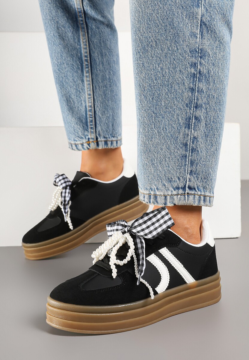 Czarne Sneakersy Typu Klasyczne Tenisówki Zdobione Wstążką i Perłami Amivaria
