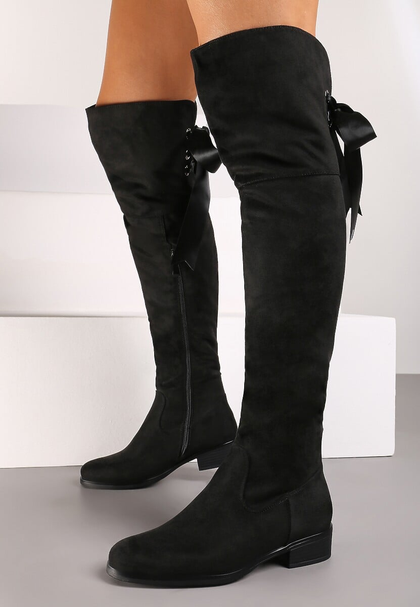 Czarne Dopasowane Kozaki Typu Muszkieterki z Ekozamszu z Długą Cholewką i Wiązanym Detalem Hanione