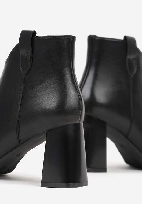 Czarne Skórzane Botki na Słupkowym Obcasie w Eleganckim Stylu Salenoria