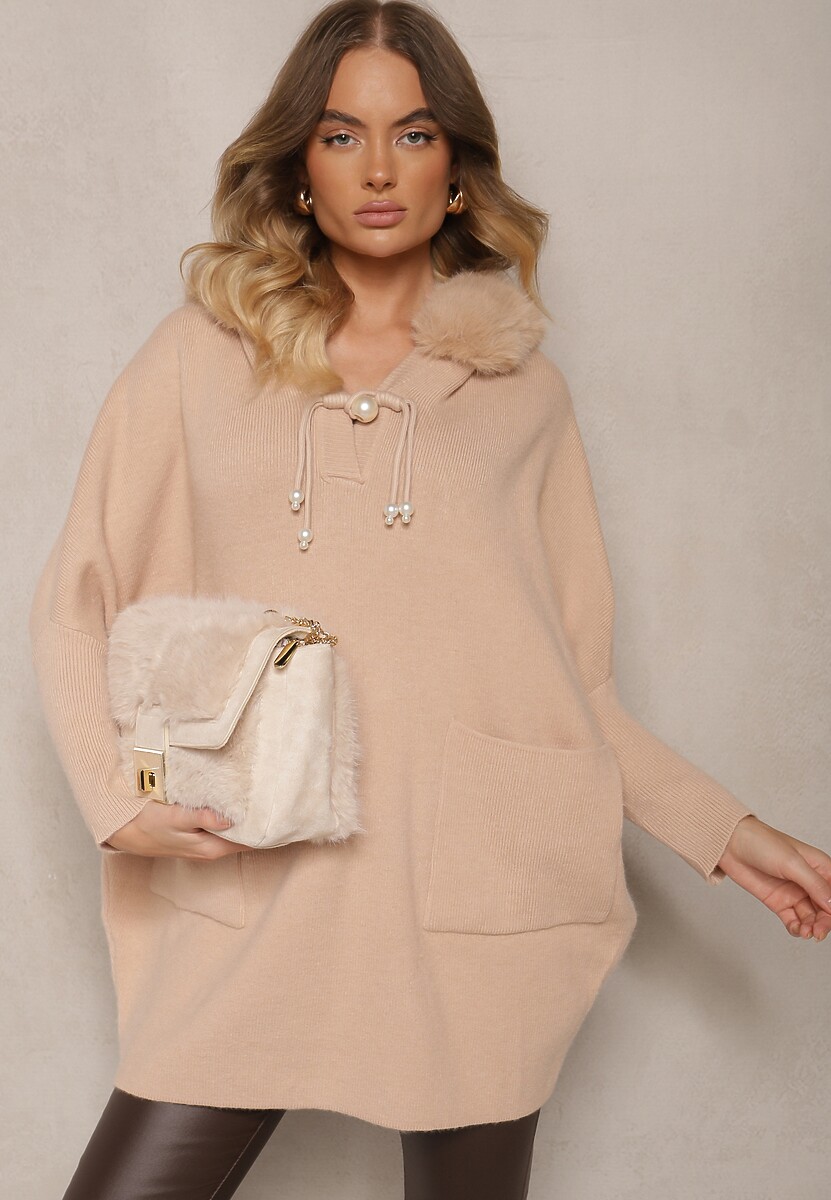 Beżowy Sweter o Kroju Nietoperza ze Sznurkiem Perełkami i Odpinanym Futerkiem Nomilora