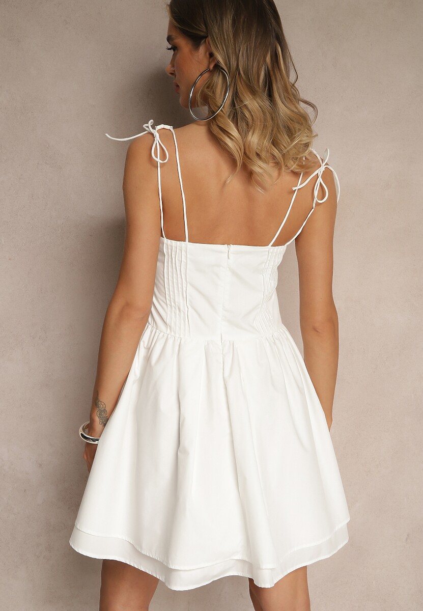Biała Rustykalna Sukienka Vices z Bawełny Zdobiona Wiązaniem Fenirelle