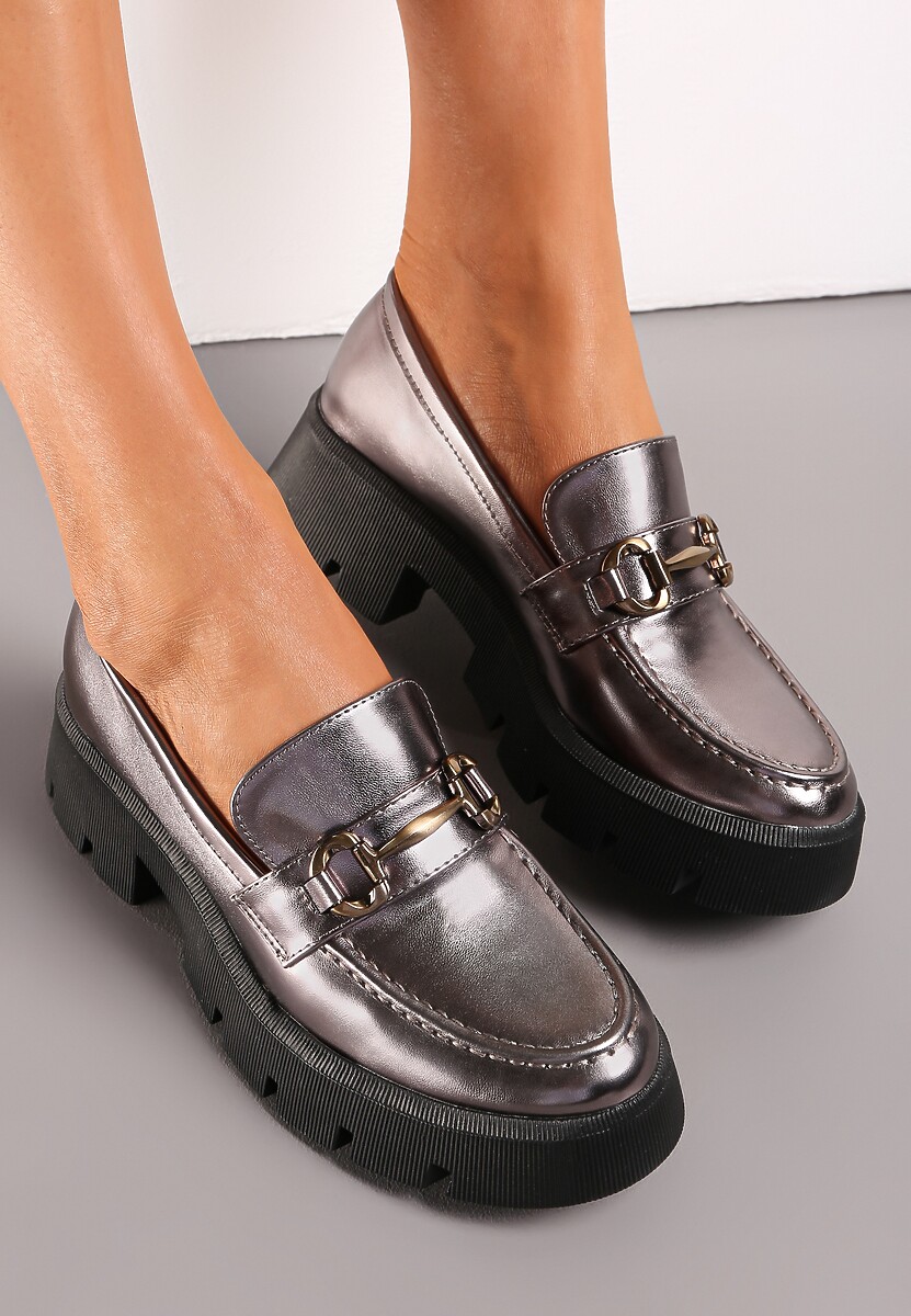 Srebrne Mokasyny z Metalową Ozdobą na Grubej Podeszwie Masilda