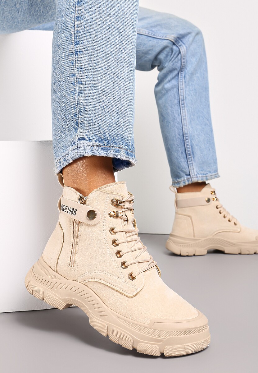 Ciemnobeżowe Sznurowane Traperki z Ekozamszu z Suwakiem i Paskiem z Napisami Dikofena