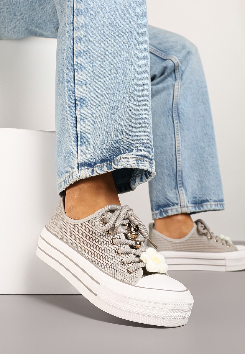 Czarne Trampki na Platformie z Ażurową Cholewką i Aplikacjami 3D Leniri