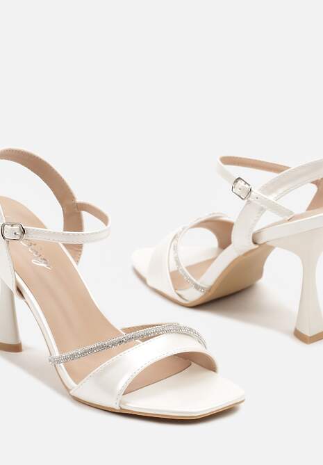 Białe Sandały Szpilki z Cyrkoniowym Zdobieniem na Obcasie Typu Klepsydra Haldiva