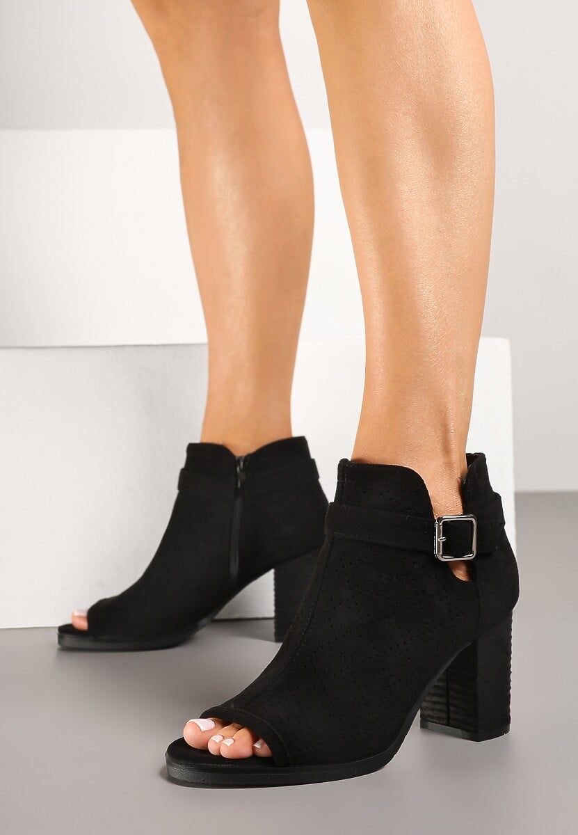 Beżowe Ażurowe Sandały w Stylu Botków na Słupku z Ozdobną Klamrą Turaria