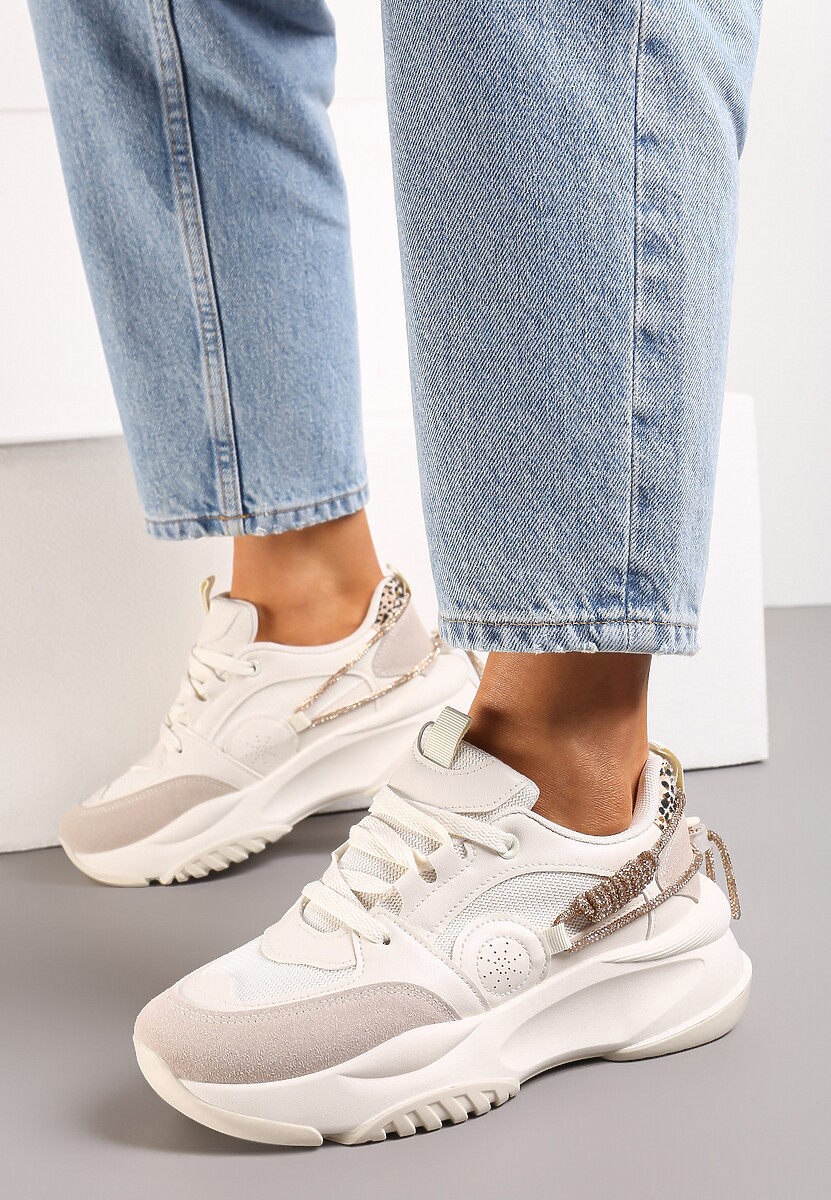 Beżowe Sneakersy Ozdobione Sznureczkiem z Cyrkoniami Blekkia