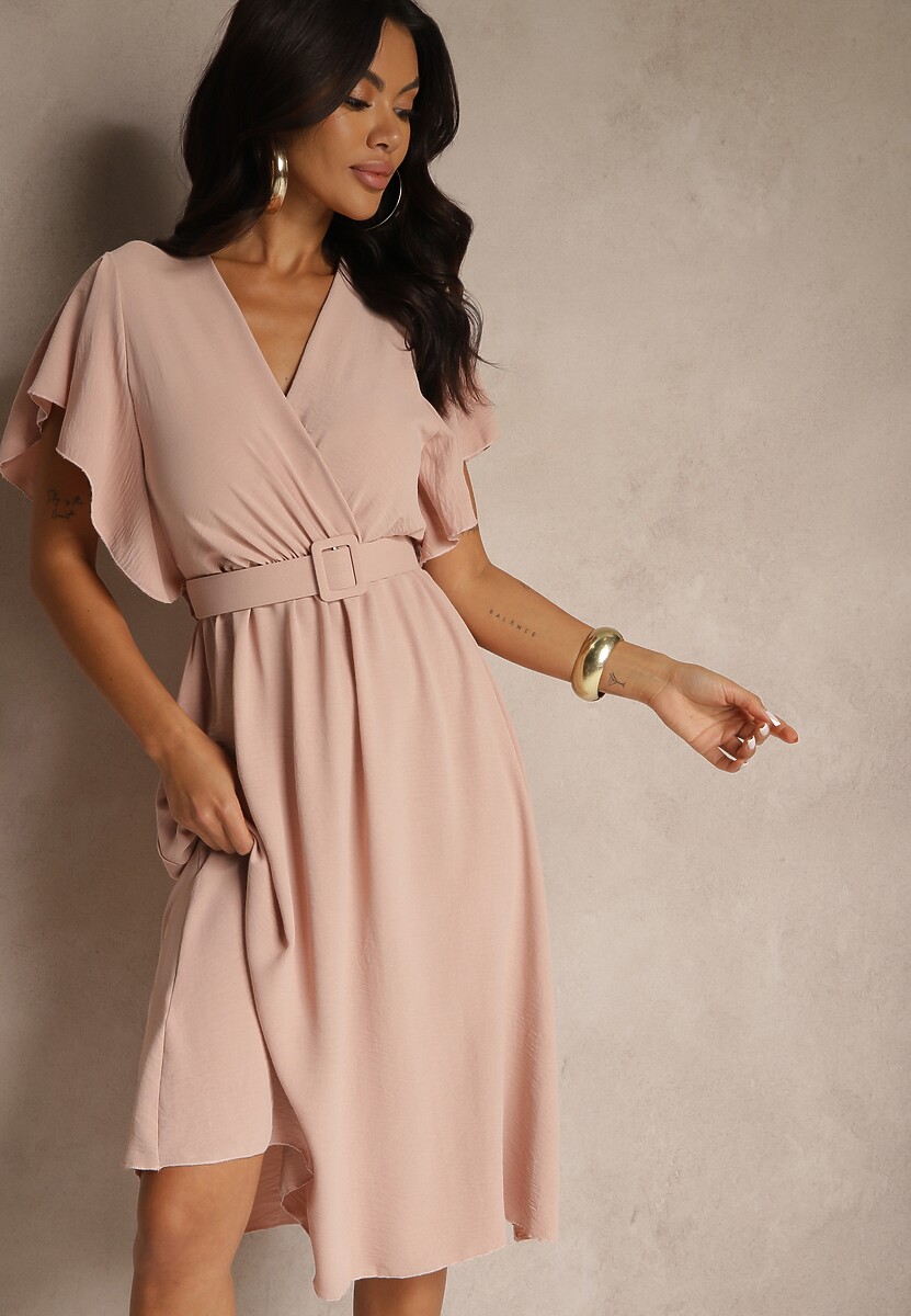 Jasnobeżowa Rozkloszowana Sukienka z Paskiem i Kopertowym Dekoltem Brinea