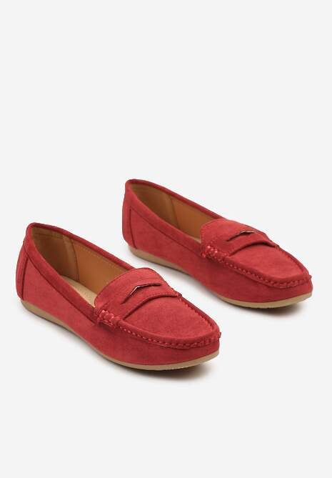 Czerwone Mokasyny z Ozdobnymi Przeszyciami Rivgis