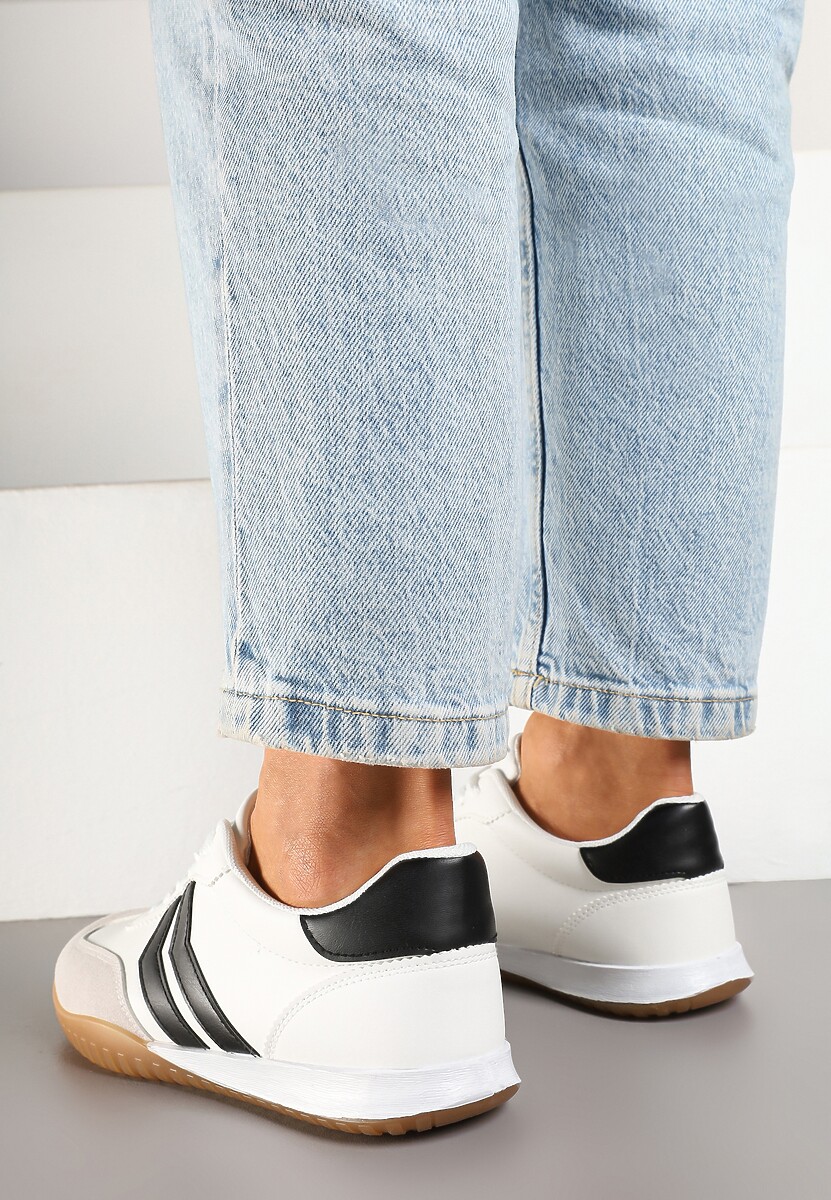 Białe Sneakersy w Stylu Tenisówek z Paskami na Boku Cholewki Aitoria