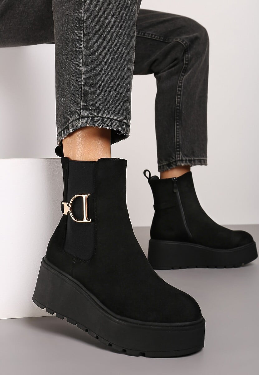 Czarne Botki Sztyblety na Platformie Wykończone Metaliczną Klamrą Vliteia