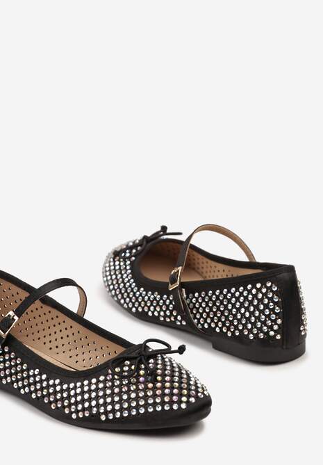 Czarne Balerinki z Klamerką i Ażurową Cholewką Morakate