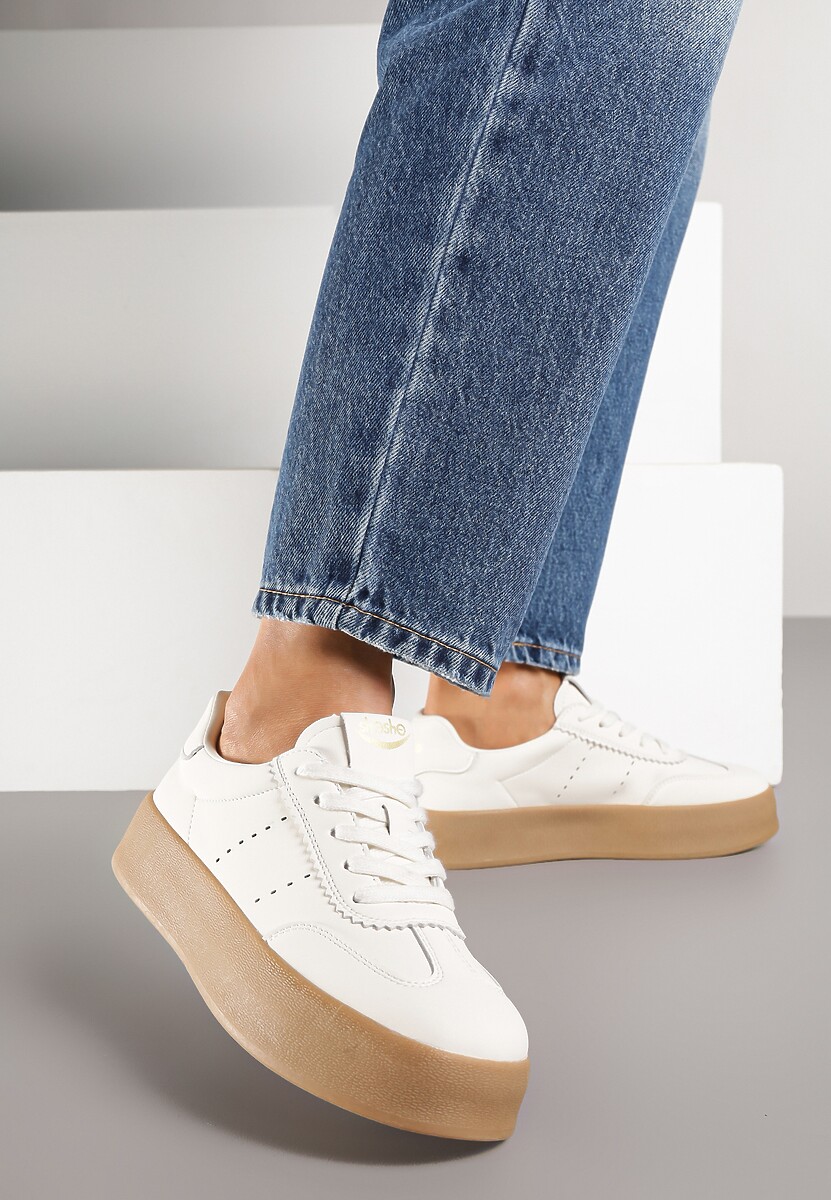 Czarne Sneakersy na Platformie Ozdobione Perforacją Haladina