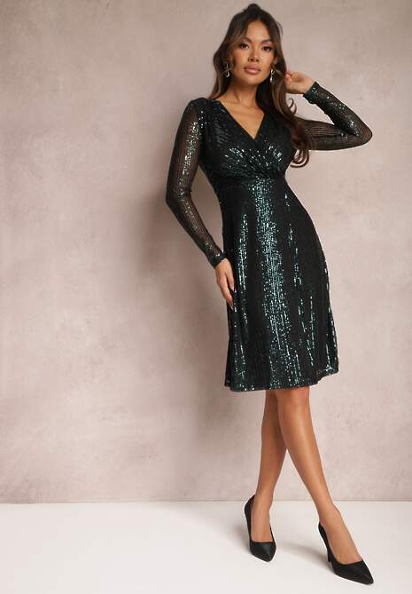 Ciemnozielona Rozkloszowana Sukienka Midi w Cekiny z Kopertowym Dekoltem Junicca