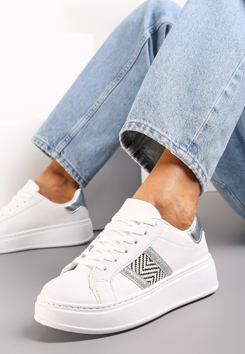 Biało-Srebrne Sneakersy z Metaliczną Wstawką na Grubej Podeszwie z Ozdobną Taśmą z Brokatem Qinessa
