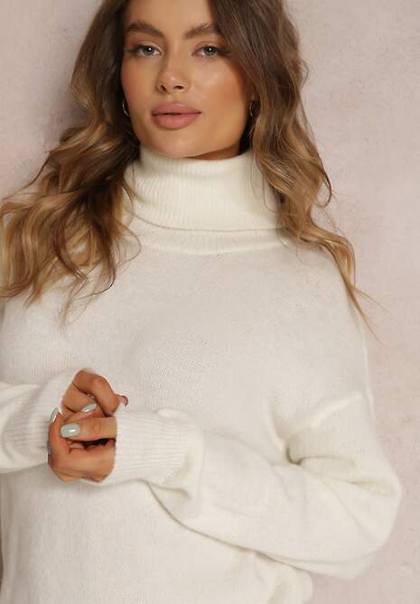 Biała Sukienka Wełniana Oversize z Golfem Revite