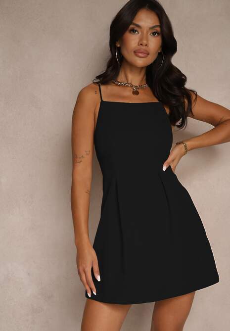 Czarna Rozkloszowana Sukienka Vices na Ramiączkach z Ozdobnymi Zakładkami Milanelis